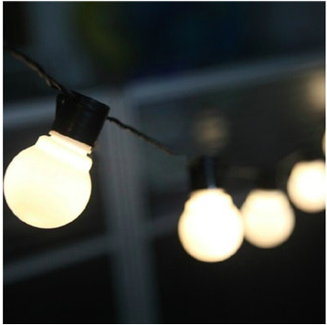 Outdoor Hanging Bulb Lights (20 lights)